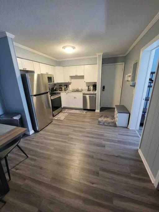 2022 Renovated 2-Bdrm Cozy, Lovely Condo W/Parking! Hilton Head Island Exterior foto