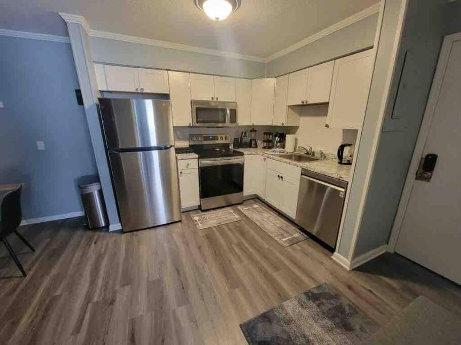 2022 Renovated 2-Bdrm Cozy, Lovely Condo W/Parking! Hilton Head Island Exterior foto
