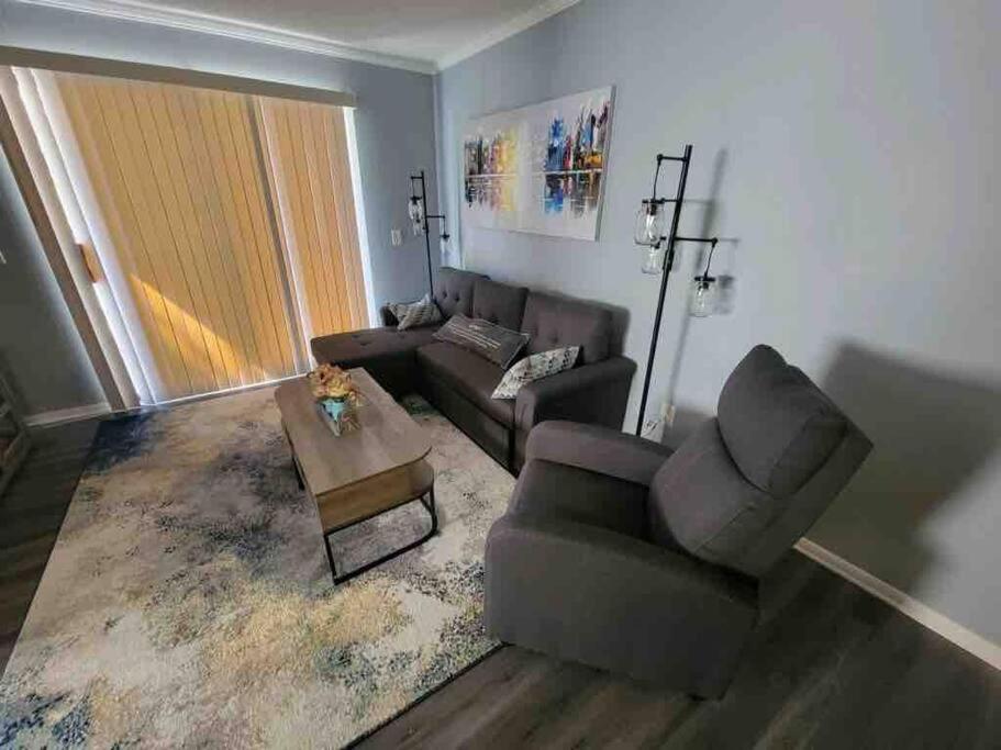 2022 Renovated 2-Bdrm Cozy, Lovely Condo W/Parking! Hilton Head Island Exterior foto